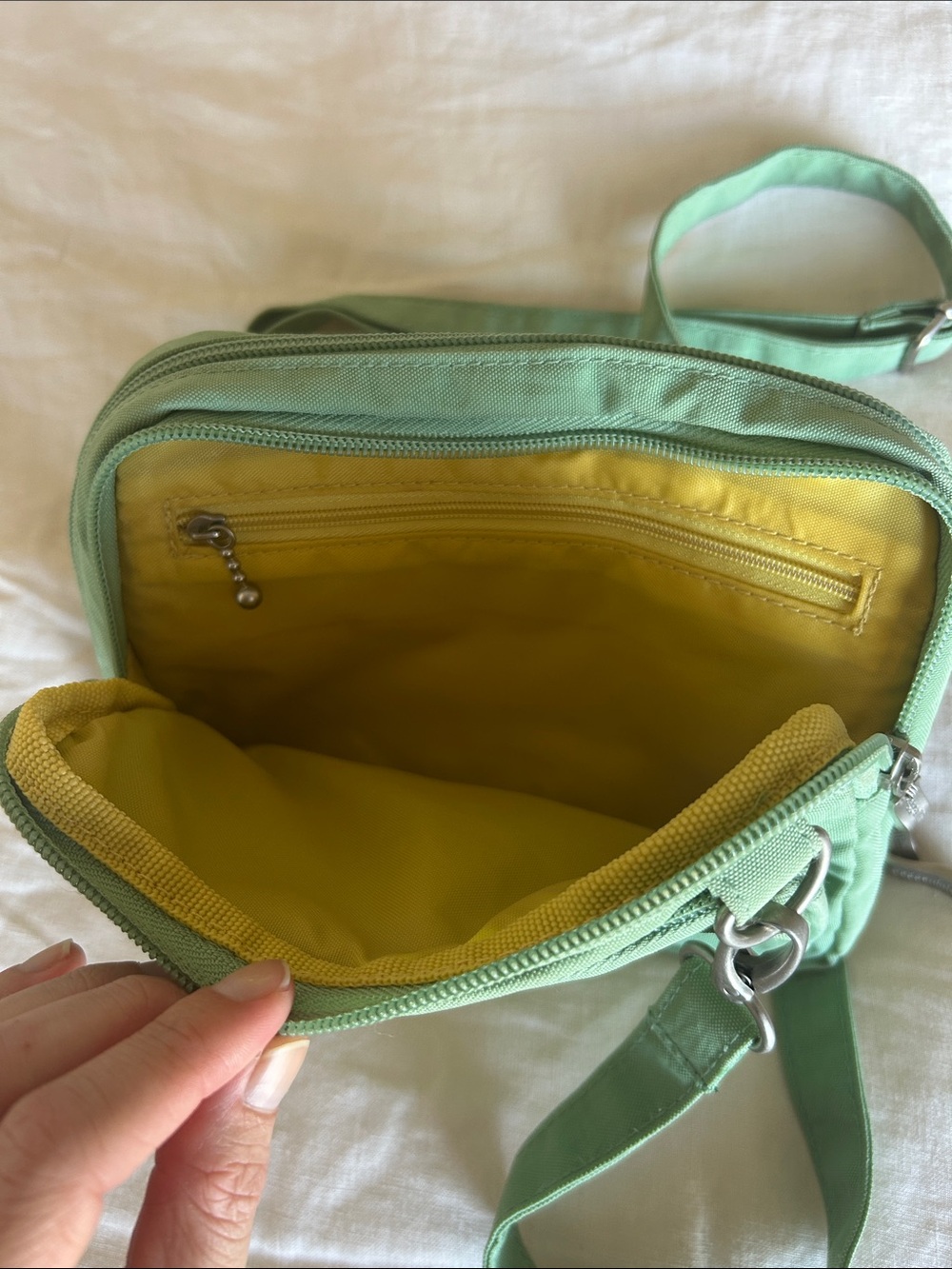 Baggallini small crossbody/fanny pack convertible bag - Picture 4 of 6